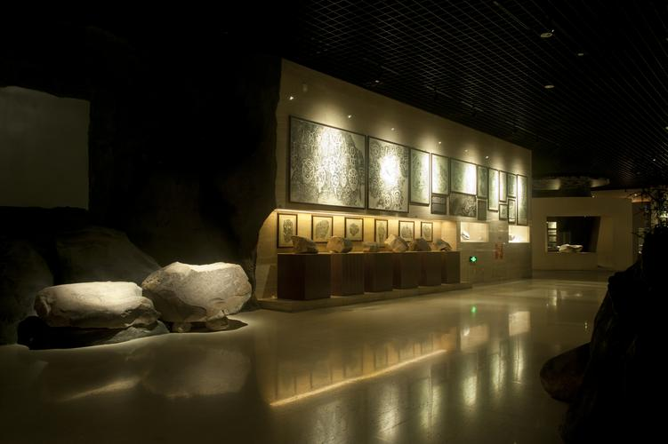 The Invisible Curator: Precision Lighting for Galleries, Museums & Cultural Spaces